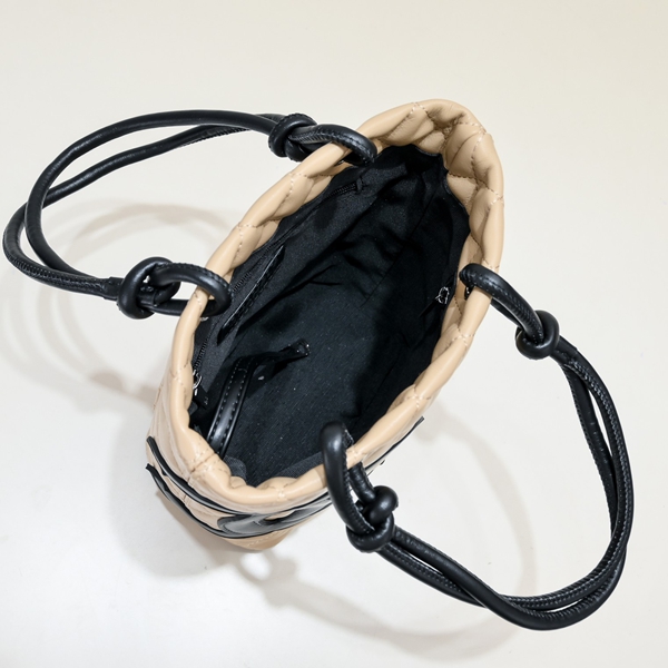 シャネルバッグ着用イメージ